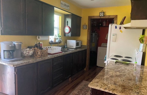 Burton House | House minutes from the lake