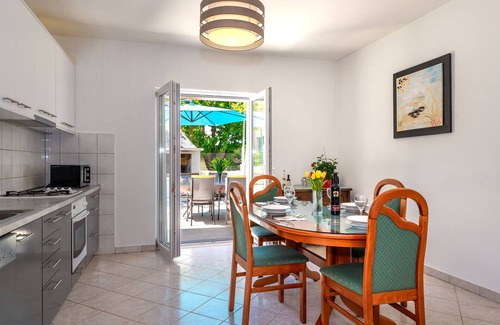 Cavoglave House | Oceanfront House MM in Čavoglave with Breakfast Included