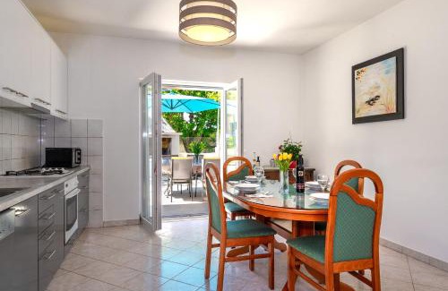 Cavoglave House | Child-Friendly House MM: Guest Rated 9.5 for Families
