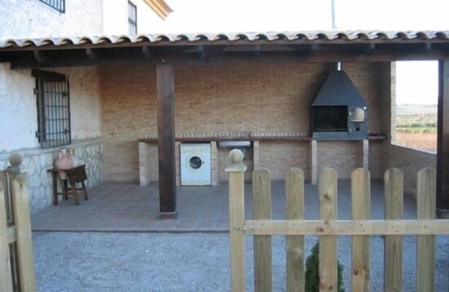 Hellin Cottage | Family-Friendly House Mojete: Spa & Kitchen for 8 Guests
