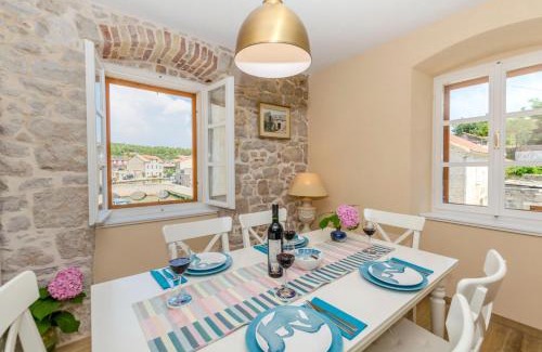 Vrboska House | Experience House Morko: 4-Star Oceanfront Paradise