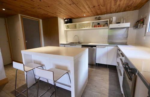 Le Bourg-d'Oisans Ski Chalet | Experience HOUSE'N ALPS: Pet-Friendly Retreat with Breakfast