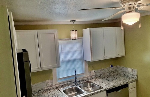 Union City House | Convenient House Near Atlanta International Airport with Kitchen
