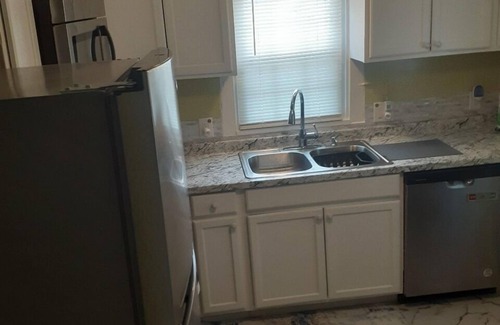 Union City House | Convenient House Near Atlanta International Airport with Kitchen