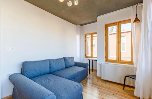 Bayrampasa Apartment | Scenic House by Golden Horn with Breathtaking Views