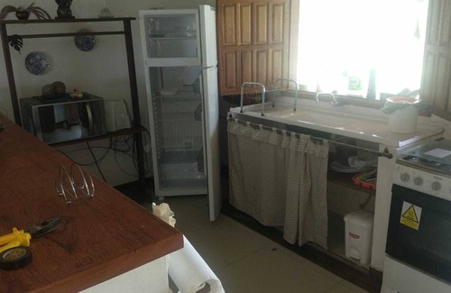 Belmonte House | Cozy Retreat Steps from Mogiquiçaba Beach for Families