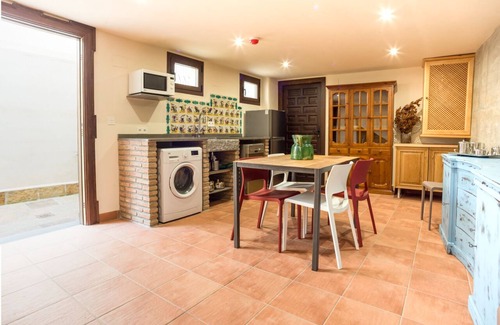 Granada City Center House | Ideal Retreat House Steps from the Alhambra with Spa & Kitchen