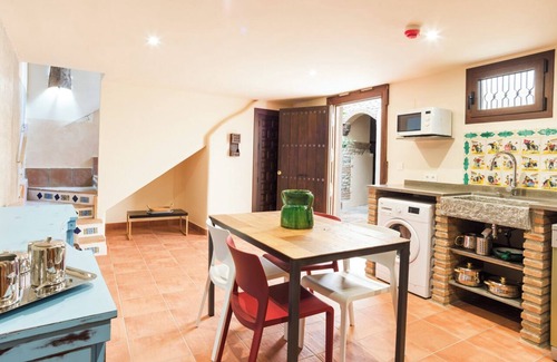 Granada City Center House | Ideal Retreat House Steps from the Alhambra with Spa & Kitchen