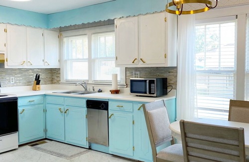 East Florence House | Convenient Retreat Near UNA and River with Pool Access