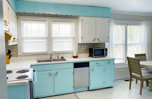 East Florence House | Convenient Retreat Near UNA and River with Pool Access