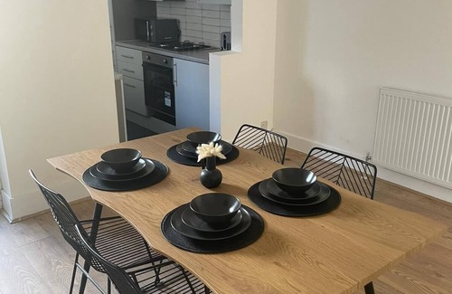 Watford House | Convenient House Next to the Station with Family Amenities