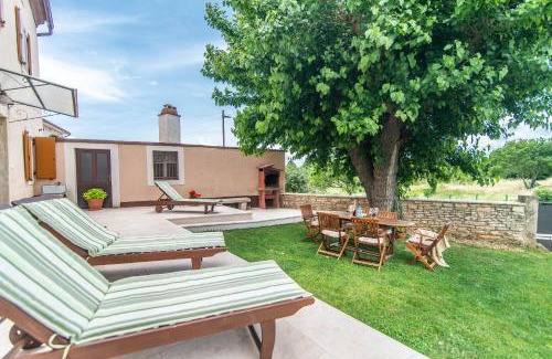 Puntera House | Guest Rated 9.9: House nona Roza, Pet & Child Friendly Stay