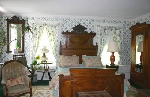 Mystic Bed & Breakfast | Explore House of 1833 Bed & Breakfast with Ocean Views