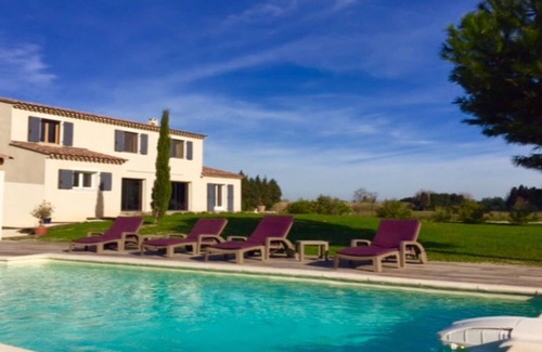 Rognonas House | Charming House with Private Pool Near City of the Popes