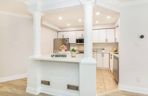 West Oak Trails House | House of 3 Beds -3 Washroom - King Bed- Kids Crib- 85’ TV- Workspace