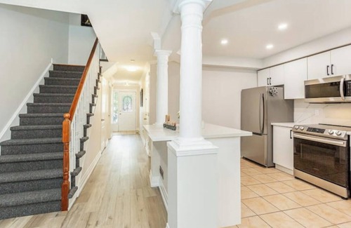 West Oak Trails House | House of 3 Beds -3 Washroom - King Bed- Kids Crib- 85’ TV- Workspace