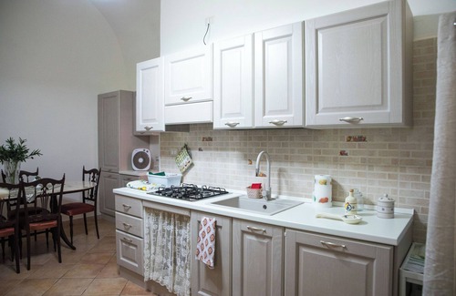 Mola di Bari Apartment | House of 64 square meters on the ground floor and only 50 mt from the center, a stone's throw from the sea!