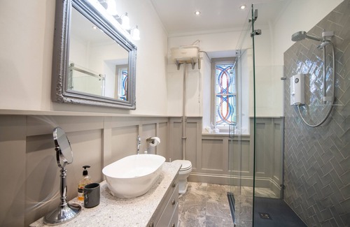 Newcastle Emlyn House | Discover House of Brohedyn: Rated 9.6, Family-Friendly Stay