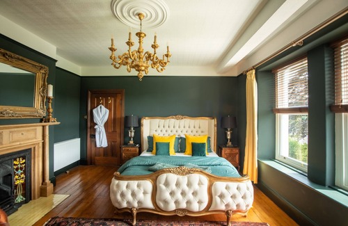 Newcastle Emlyn House | Discover House of Brohedyn: Rated 9.6, Family-Friendly Stay