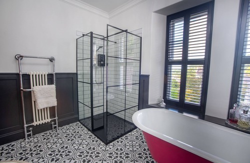 Newcastle Emlyn House | Discover House of Brohedyn: Rated 9.6, Family-Friendly Stay