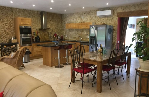 Pressignac-Vicq Villa | Exceptional Stone Retreat with Heated Pool & Spa Amenities