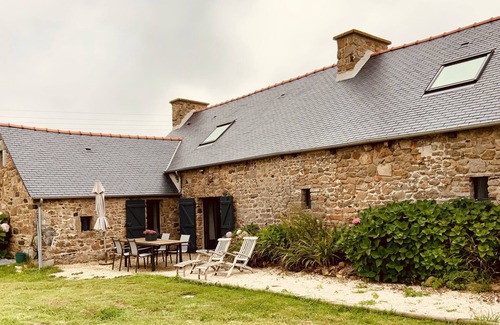 Le Ru House | Seaside House of Character: Guest Rated 9.8, Pet Friendly Stay