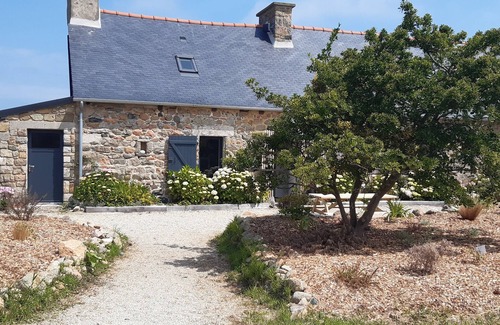 Le Ru House | Seaside House of Character: Guest Rated 9.8, Pet Friendly Stay