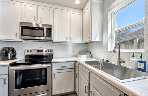 Bentonville House | Pet-Friendly House of Charm: Bike Trails & Ratings 9.9/10