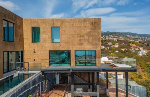 Camara de Lobos Villa | Discover Casa das Heras: Family-Friendly Retreat with Pool