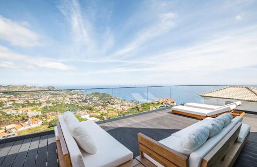 Camara de Lobos Villa | Discover Casa das Heras: Family-Friendly Retreat with Pool