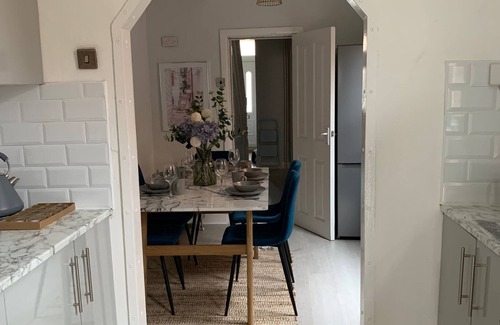 Northampton House | Experience Family-Friendly Comfort at House of Cosy Dots
