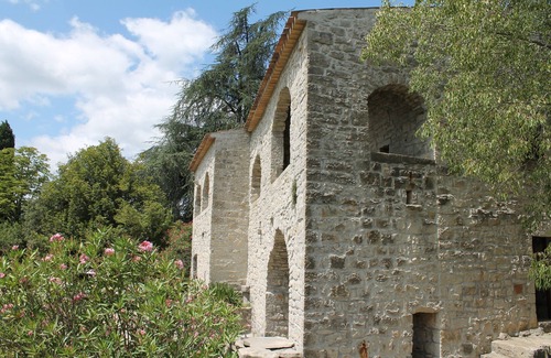 Les Vans House | Experience Tranquility at House of Country Rocks Retreat