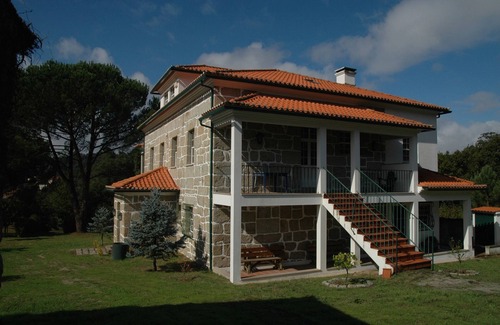 Tondela Apartment | Relaxing Oceanfront Retreat at House of Eiras