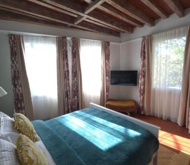 Craiova Apartment | Budget-Friendly Stay at House of Ely for Families