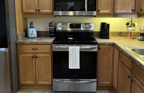 Gulf Gate Estates House | Family-Friendly House of Fun Just Minutes from the Beach!