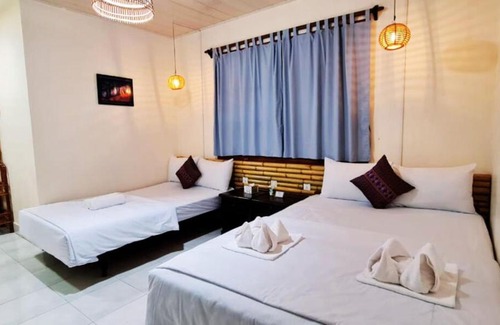 Kampot Hotel | Cozy House of Guest - Pet Friendly by River and Beach