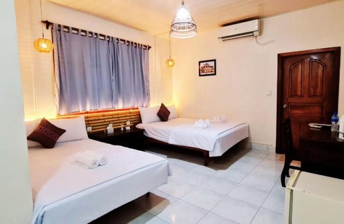 Kampot Hotel | Cozy House of Guest - Pet Friendly by River and Beach