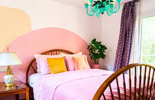 Sheikh Zayed City Apartment | House of Happiness w/King Bed in Fairytale Privet Cairo Garden