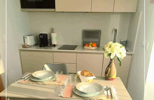 Monserrate Apartment | Delightful House of Hibiscus: Pet-Friendly with Pool & Breakfast