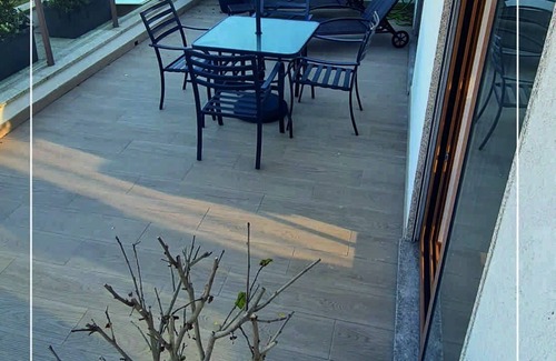 Monserrate Apartment | Delightful House of Hibiscus: Pet-Friendly with Pool & Breakfast