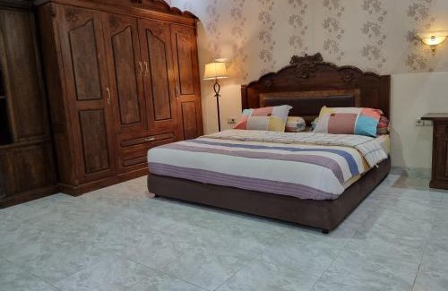 Sinduadi House | Cozy House of Ken: Family-Friendly with Hot Tub & Breakfast