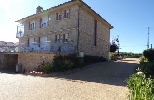Toulonjac Cottage | Family-Friendly House of Lacaze with Kitchen Amenities