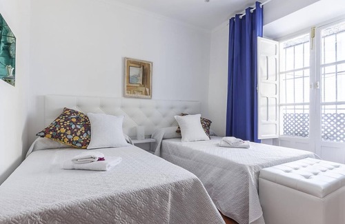 San Bartolome Apartment | House of Light: Elegant Old Town Apartment with WiFi & AC