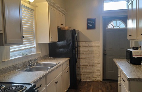 Lebanon House | Inviting House of Lights: Family-Friendly with Breakfast