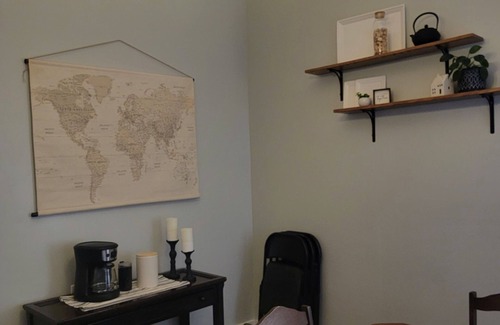 Lebanon House | Inviting House of Lights: Family-Friendly with Breakfast