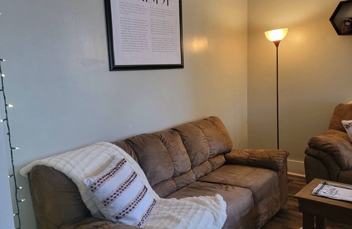 Lebanon House | Inviting House of Lights: Family-Friendly with Breakfast
