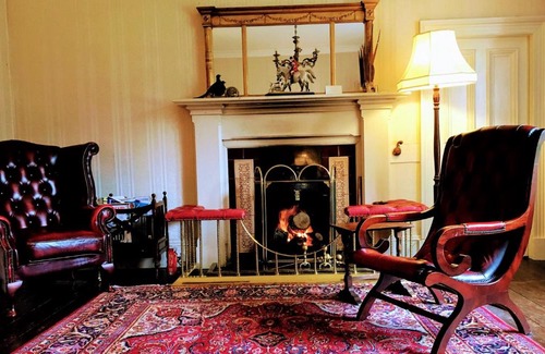 Glenesk House | Inviting House of Mark: Pet-Friendly with Breakfast Included