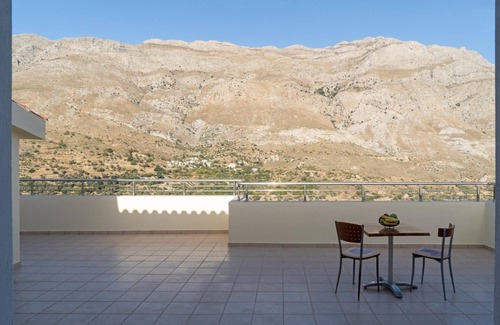 Akoumia House | Relax at House of Papadogiannis with Ocean View & Breakfast