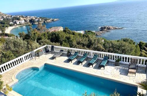 Almadraba-Canyelles Villa | Discover House of Paradise Roses: Oceanfront Retreat Awaits