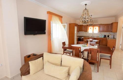 Notos Apartment | Unforgettable House of Roses: Guest Rated 10/10 & Family-friendly